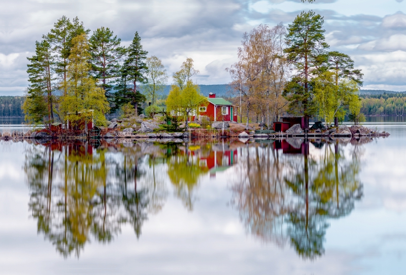 Spiegelung in einem schwedischen See