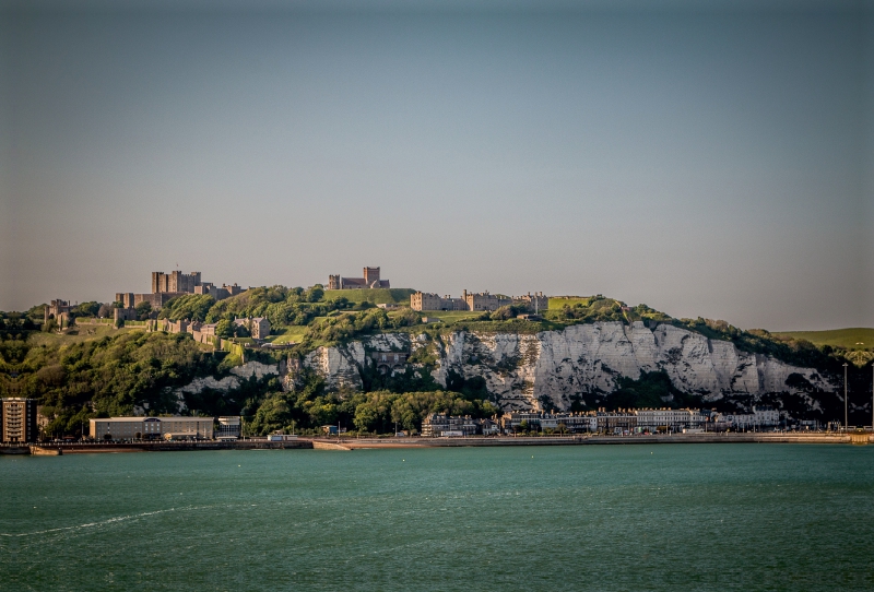 Weißen Felsen mit Dover Castle