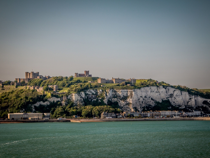 Weißen Felsen mit Dover Castle