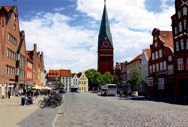 Fachwerkhäuser am Sand, mit der Johanniskirche