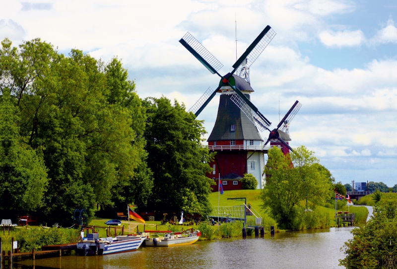 Zwillingsmühlen vor Greetsiel