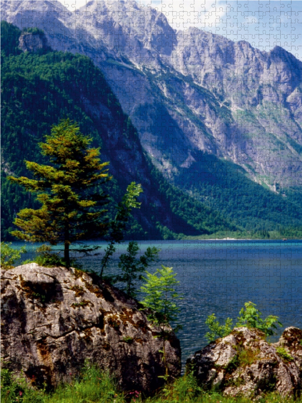 Obersee, umgeben von hohen Bergen