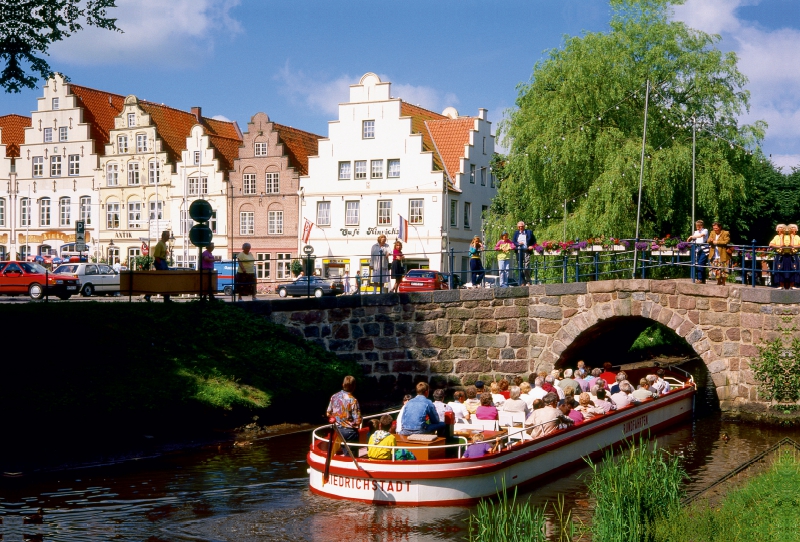 Grachtenfahrt in Friedrichstadt