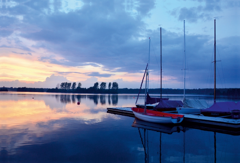 Boote zur blauen Stunde