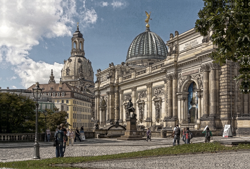 Blick zur Kunsthalle und Frauenkirche in Dresden