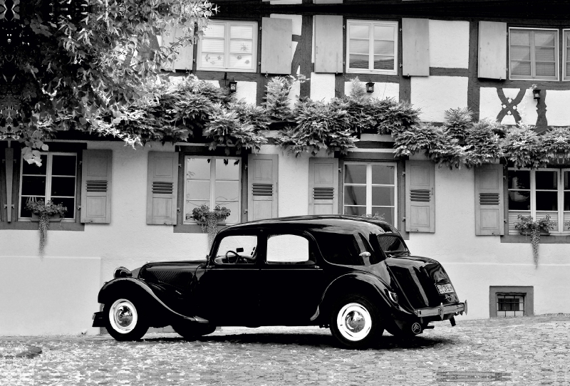 Ein Motiv aus dem Kalender Citroën 11 CV Traction Avant in schwarzweiss