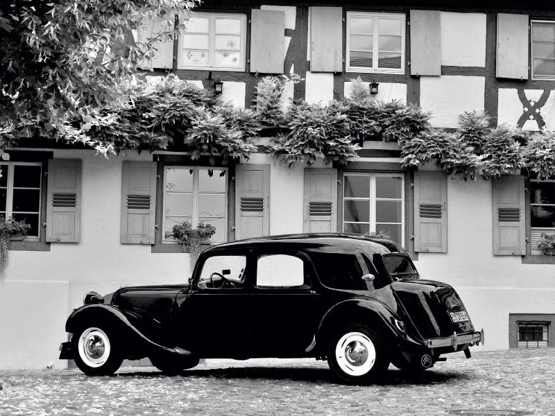 Ein Motiv aus dem Kalender Citroën 11 CV Traction Avant in schwarzweiss