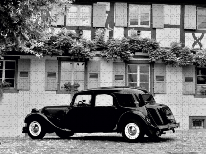 Ein Motiv aus dem Kalender Citroën 11 CV Traction Avant in schwarzweiss