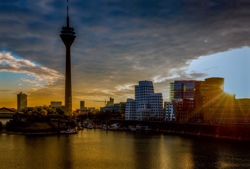 Düsseldorf im Gegenlicht