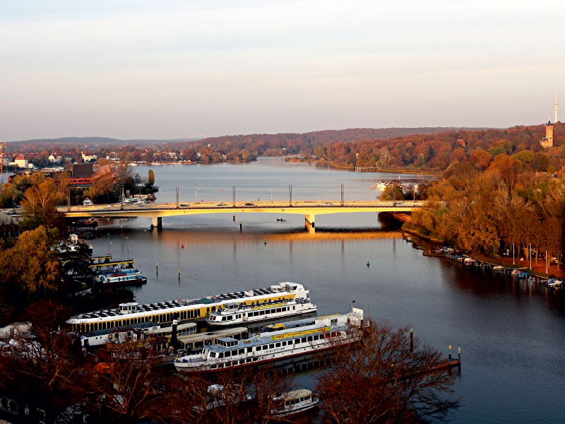 Potsdam,Blick über die Humboldtbrücke, Tiefer See in Richtung Berlin