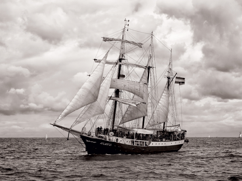 Holländischer Dreimaster 'Atlantis' auf der Ostsee vor Warnemünde, Hanse Sail 2013