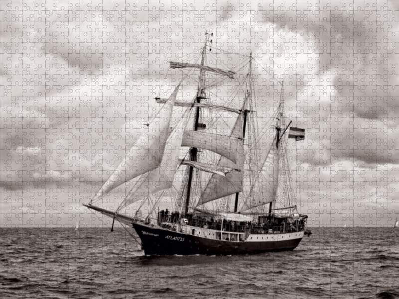 Holländischer Dreimaster 'Atlantis' auf der Ostsee vor Warnemünde, Hanse Sail 2013