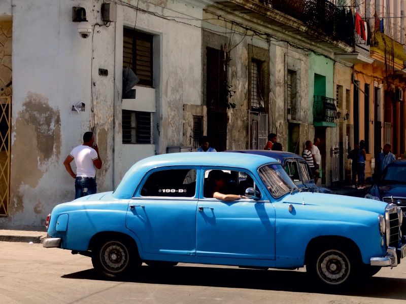 Der Oldtimer Mercedes 180 in Havanna