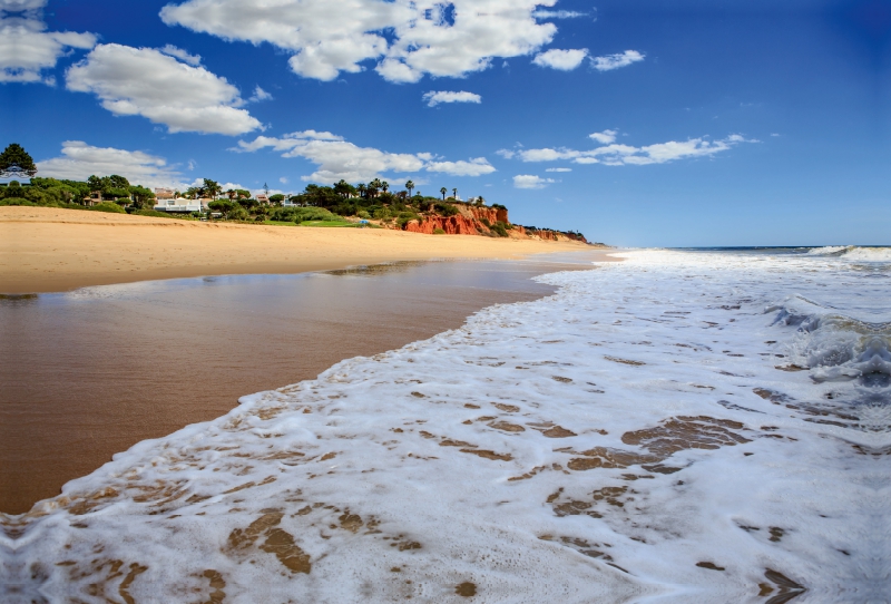 Ein Strand an der Algarve in der Nähe von Quarteira