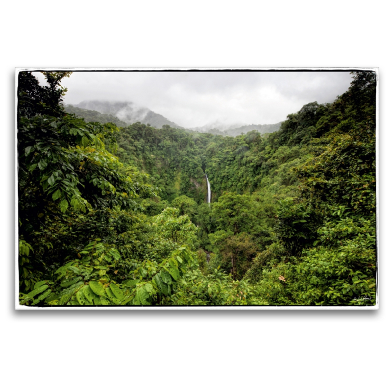 Wasserfall im Paradies -Nationalpark im Südosten Costa Ricas