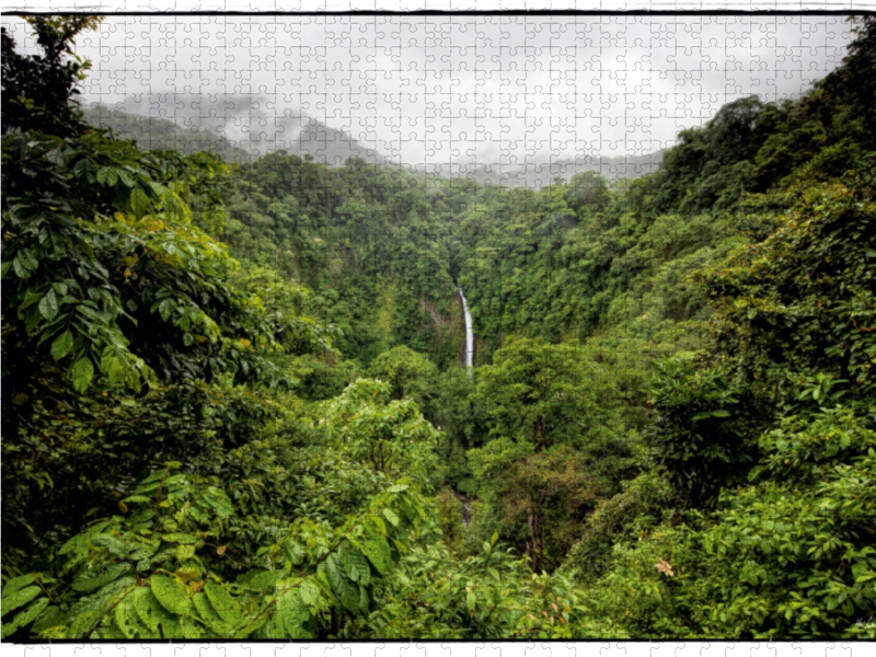 Wasserfall im Paradies -Nationalpark im Südosten Costa Ricas