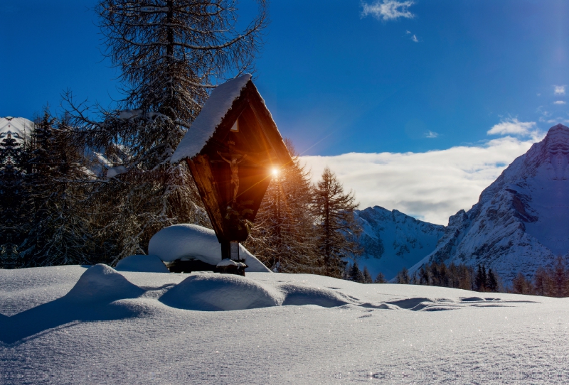 Wegkreuz in den Bergen / Südtirol