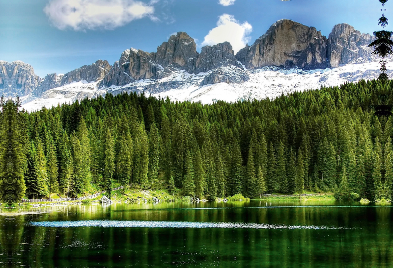 Karersee mit Rosengarten - erreichbar über Karerpass oder Bozen