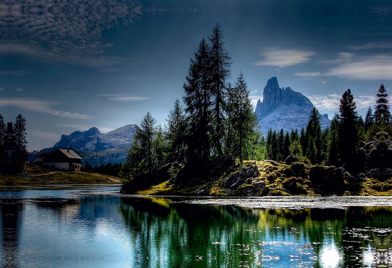 Lago di Federa mit Becco di Mezzodi - erreichbar von Cortina oder Passo Giau