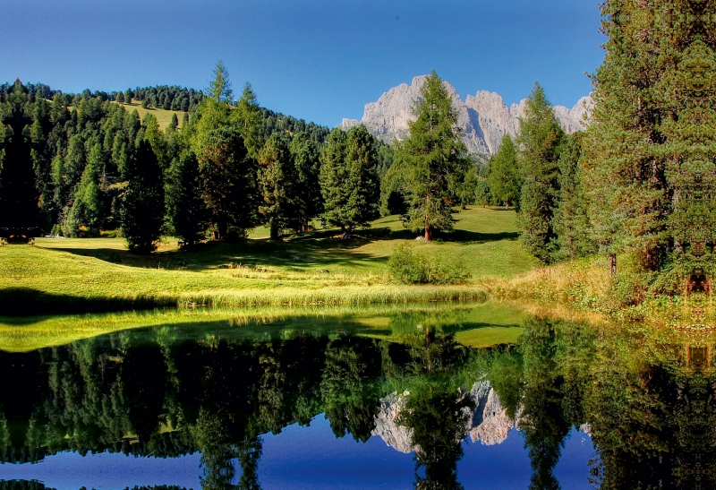 Bergsee an der Cisles Alm mit Geisler Spitzen - erreichbar von Wolkenstein oder St. Christina