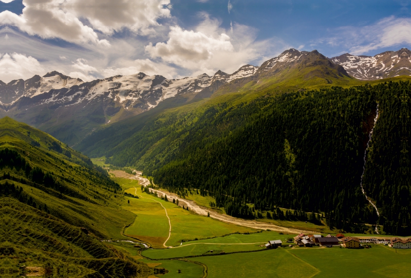 Talschluss Langtaufers mit Melag und dem Karlinbach vom Langtauferer Höhenweg aus gesehen