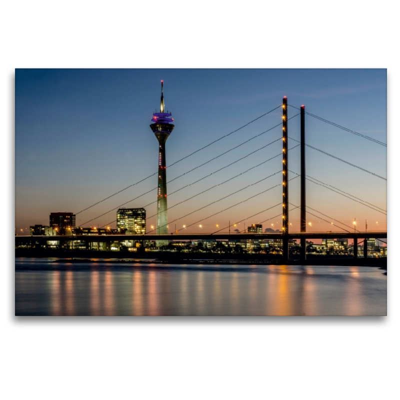 Rheinkniebrücke und der Rheinturm