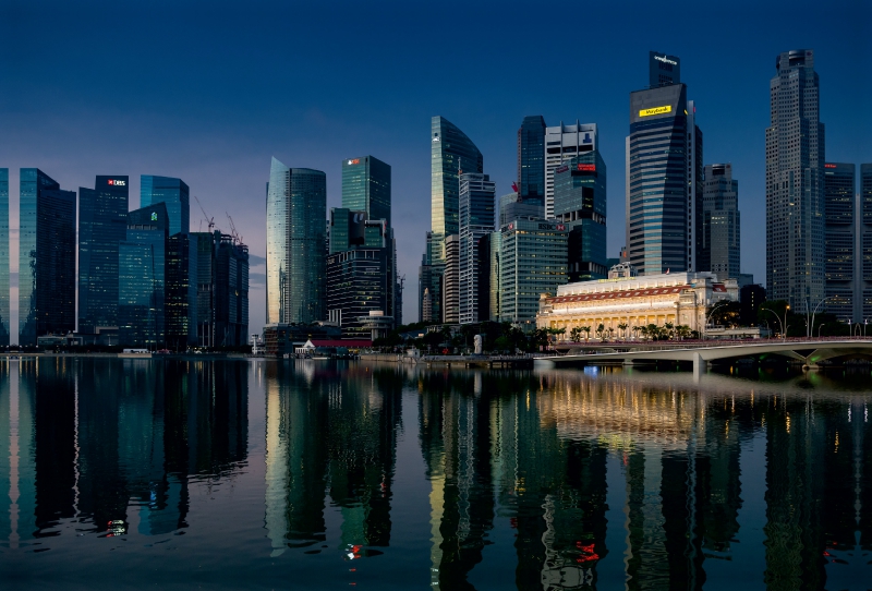 Marina Bay in Singapur kurz vor dem Sonnenaufgang