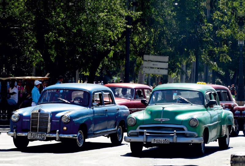 Der legendäre Mercedes 180 unterwegs in Havanna