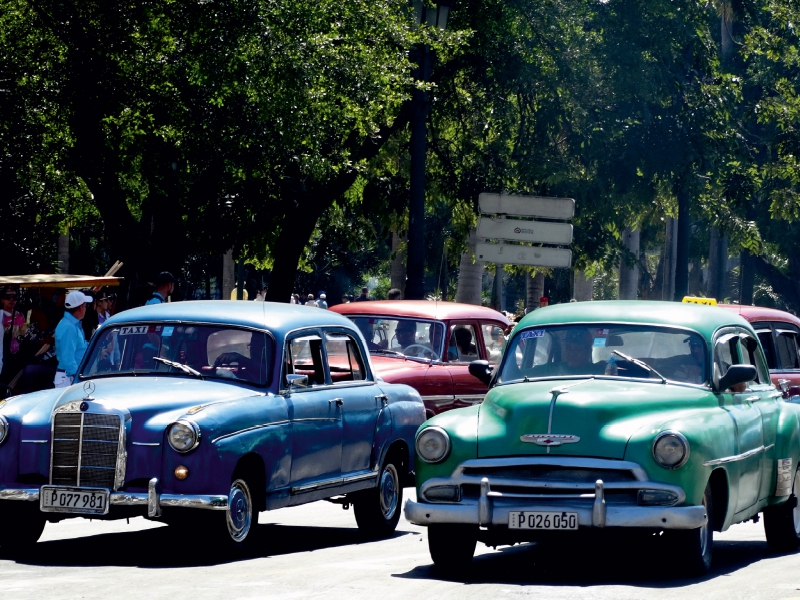 Der legendäre Mercedes 180 unterwegs in Havanna