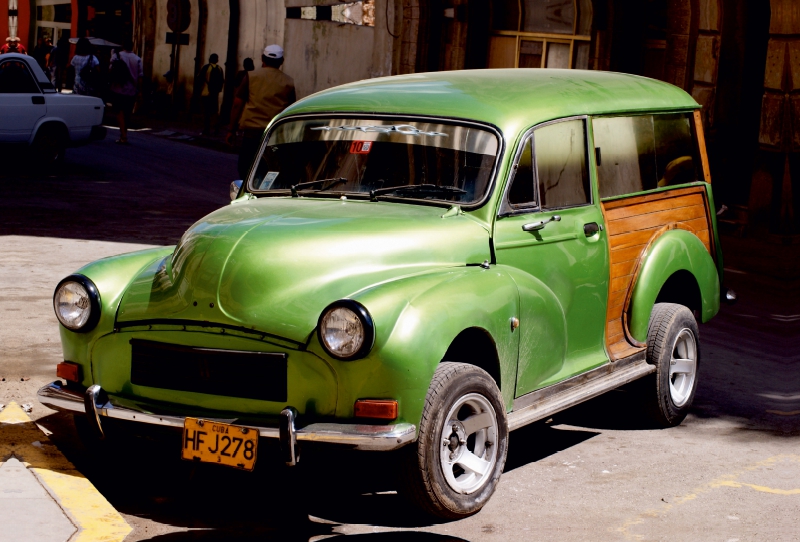 Der britische Oldtimer Morris Traveller in Havanna