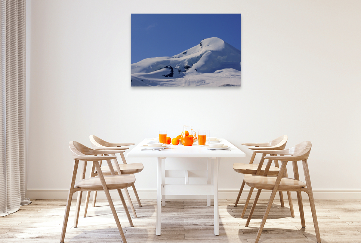 Berglandschaft im Wallis : Allalinhorn bei Saas Fee . Schweiz