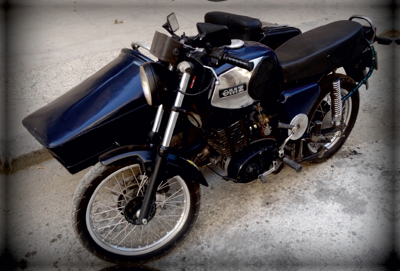 Motorrad-Gespann der Marke MZ aus der DDR auf Kuba