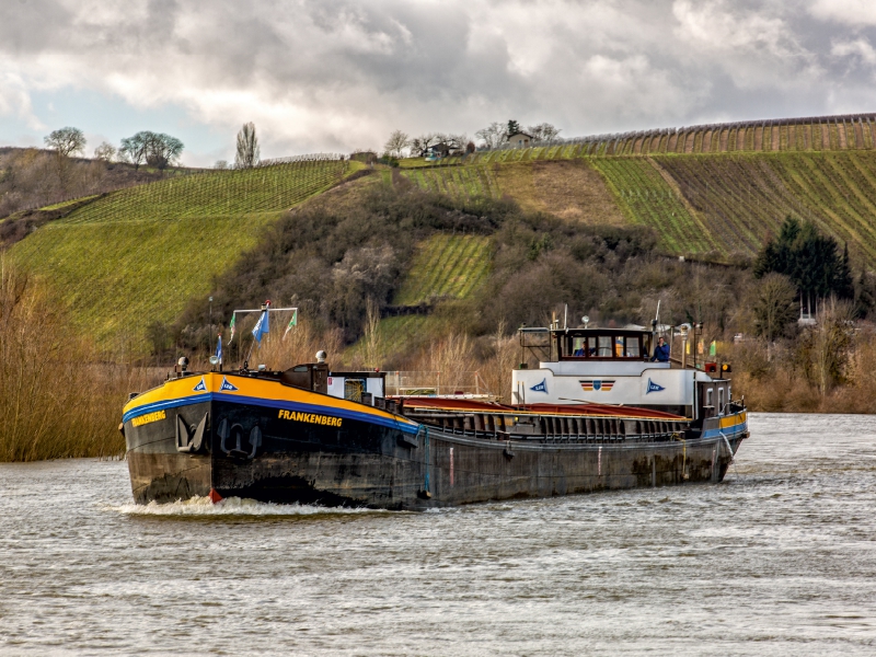 Schiff auf dem Main bei Dettelbach