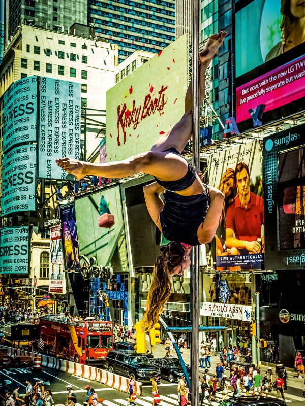 Ein Motiv aus dem Kalender Poledance on the Streets of New York