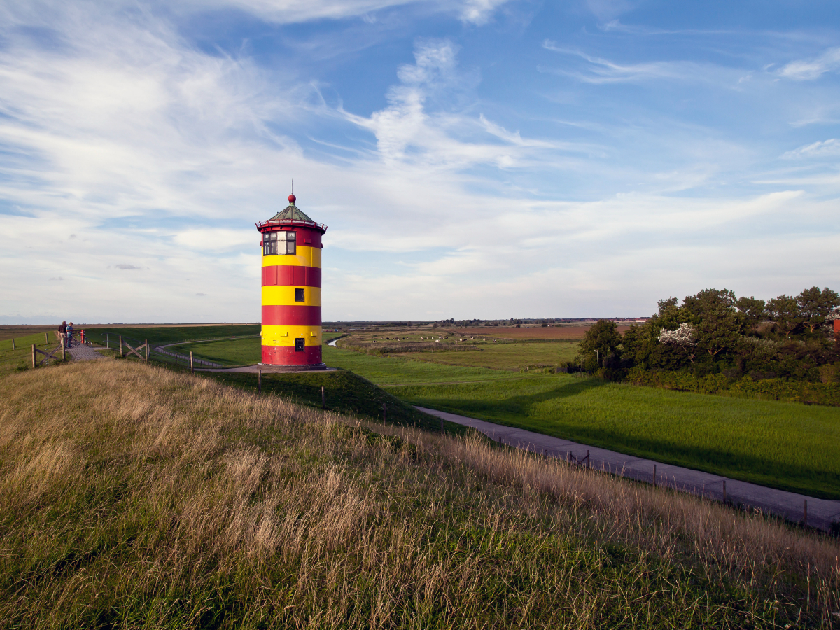 Deichblick zum Leuchtturm