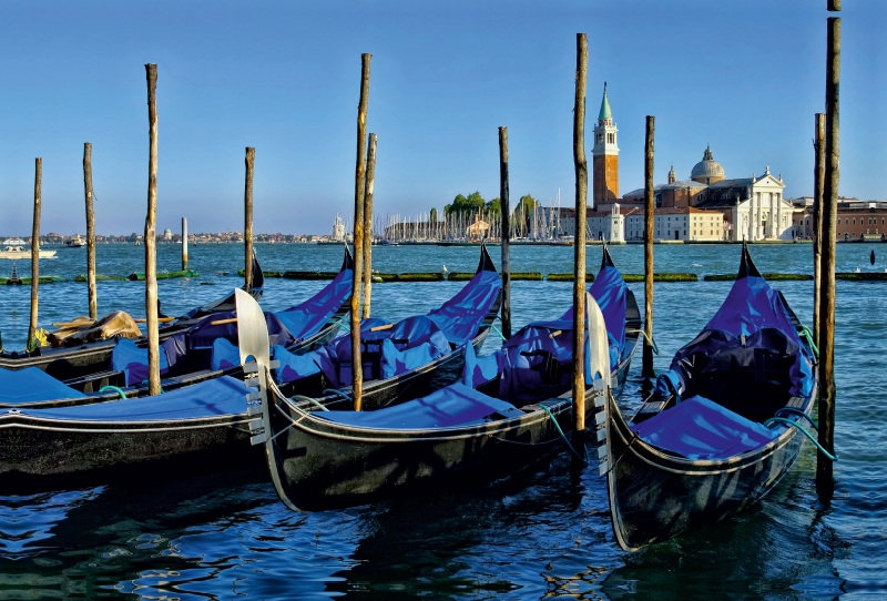 Venezianische Gondeln und San Giorgio Maggiore