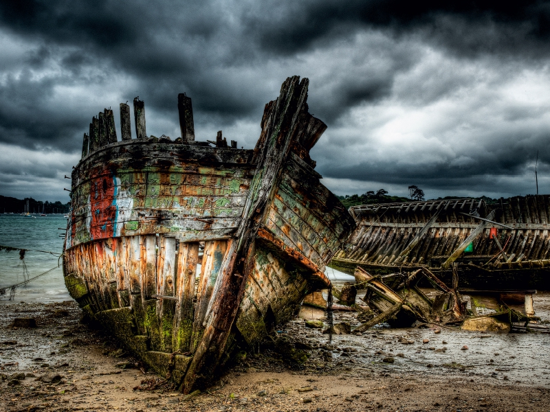 Wrack eines Fischereischiffes in der Bretagne