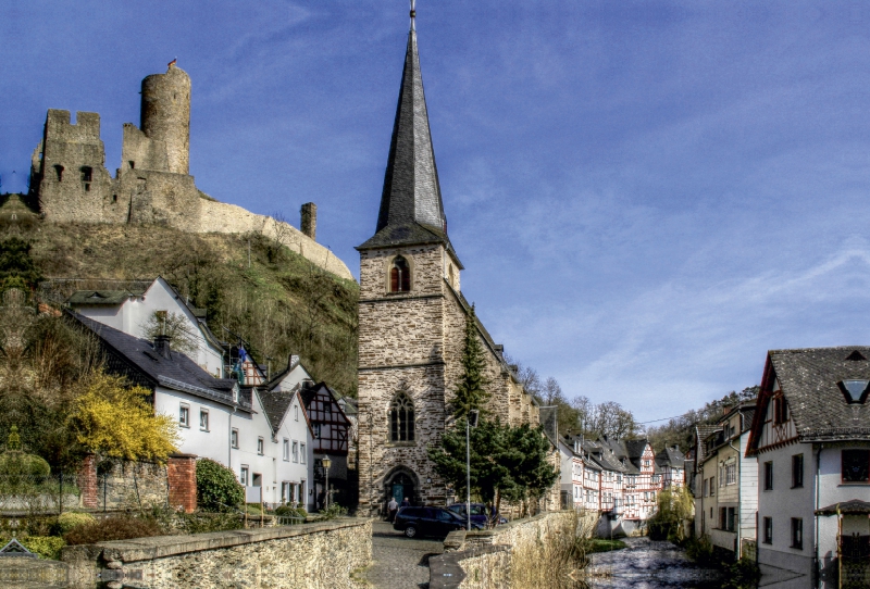 Monreal - Mit Blick auf die Löwenburg und Pfarrkirche