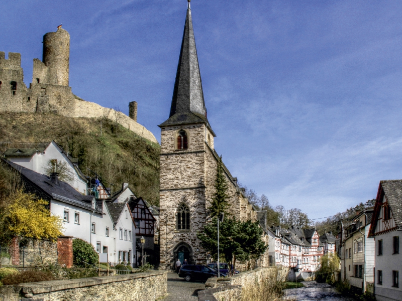 Monreal - Mit Blick auf die Löwenburg und Pfarrkirche