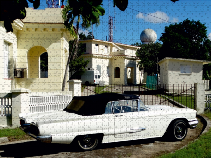 Ford Thunderbird -  Ein Motiv aus dem Kalender 'Ganz in Weiß - Elegante Oldtimer auf Kuba' -