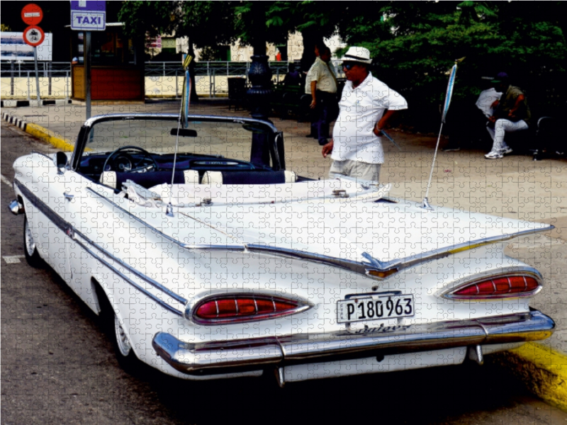 Chevrolet Impala in Havanna - Ein Motiv aus dem Kalender 'Ganz in Weiß - Elegante Oldtimer auf Kuba'