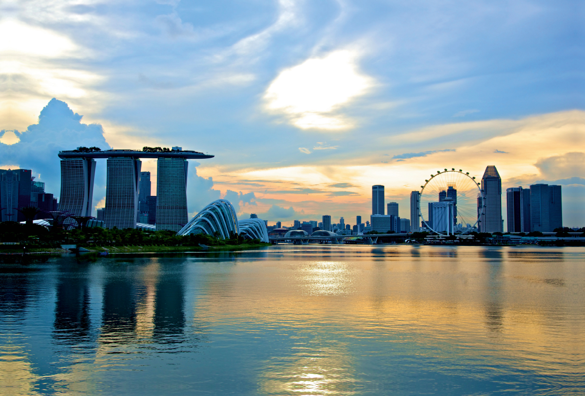 Singapore Skyline mit Sonnenuntergang