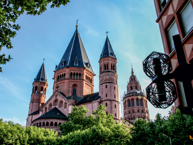 Versteckter Blick auf den Mainzer Dom