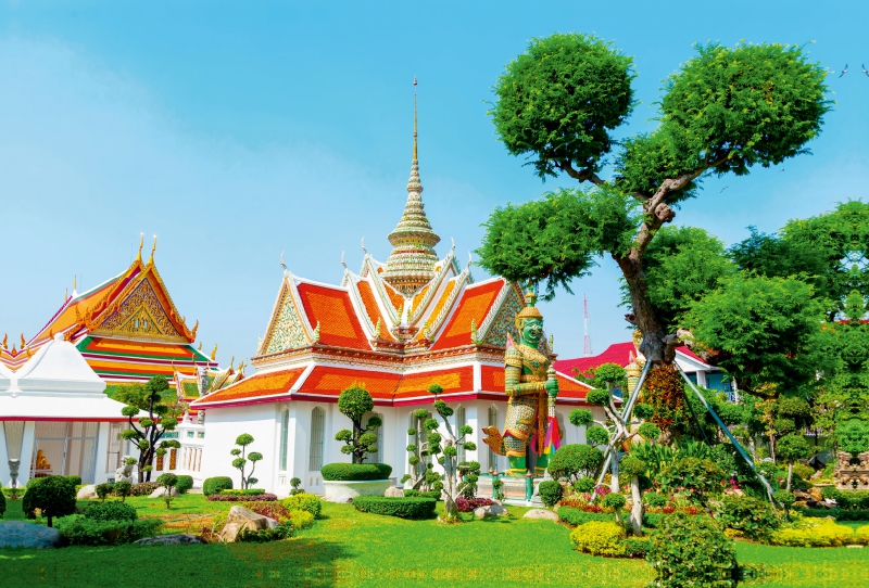 Malerische Nebengebäude am Wat Arun Tempel