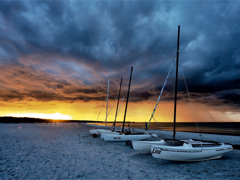 Aufziehendes Unwetter zum Sonnenuntergang