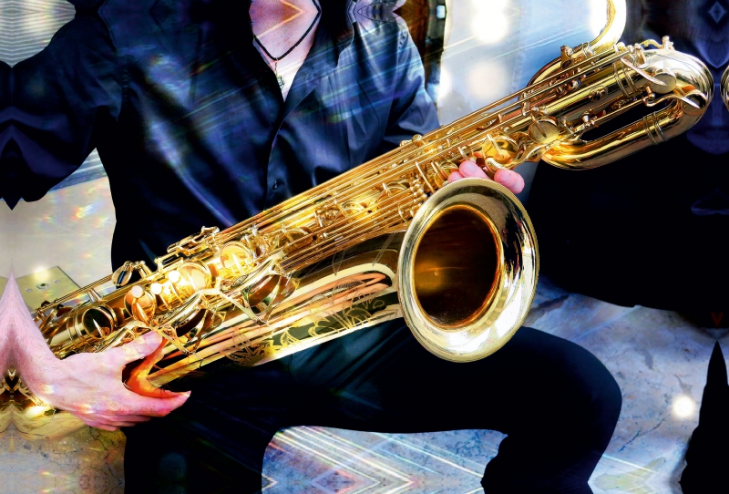 Jazzmusiker mit Baritonsaxophon