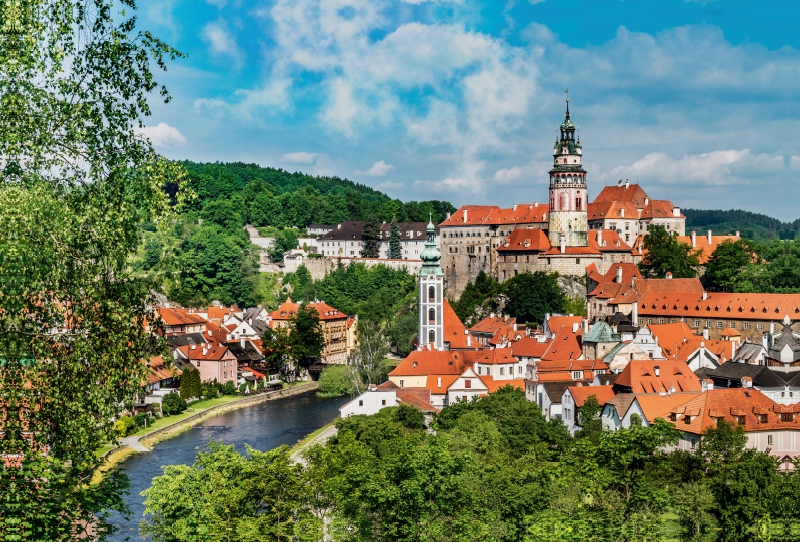 Blick zur Innenstadt mit Schlossturm und St. Jost Kirche, Cesky Krumlov