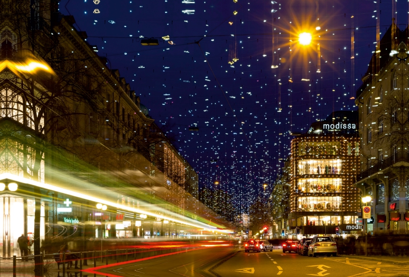 Bahnhofstrasse in Zürich mit  Weihnachtsbeleuchtung