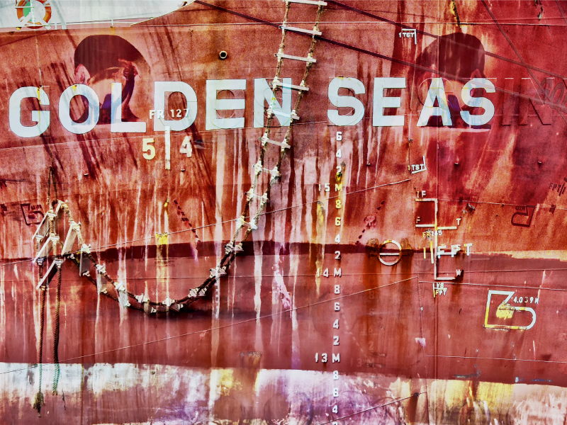 Detailaufnahme der Golden Seas - Massengutschiff