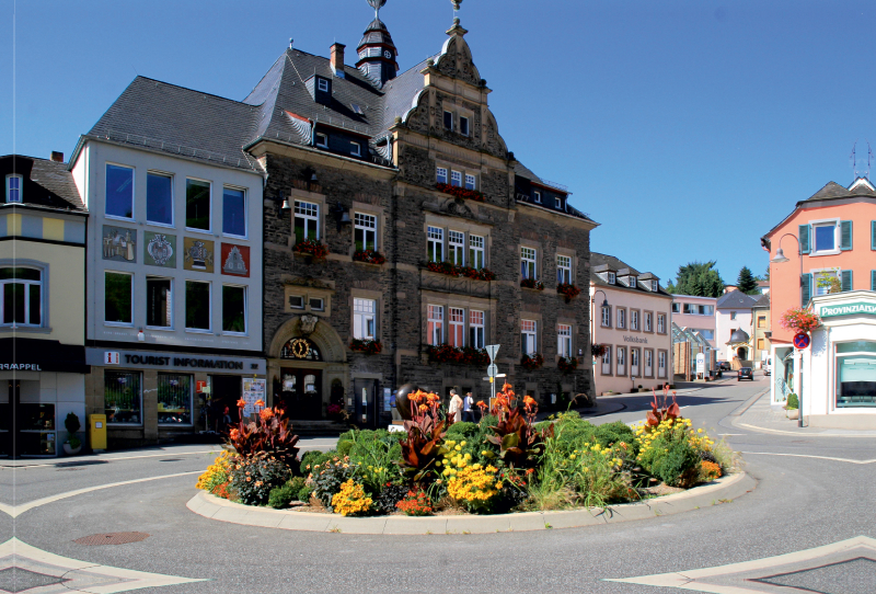 Blick auf das Rathaus von Saarburg